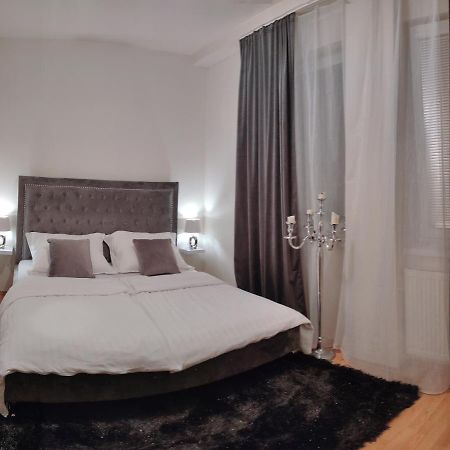 Appartamento 2 Izbovy Byt 60M2 V Centre Na Bakossovej, 24H Self Checkin Banská Bystrica Esterno foto
