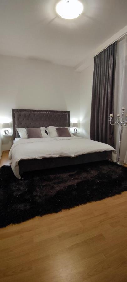 Appartamento 2 Izbovy Byt 60M2 V Centre Na Bakossovej, 24H Self Checkin Banská Bystrica Esterno foto