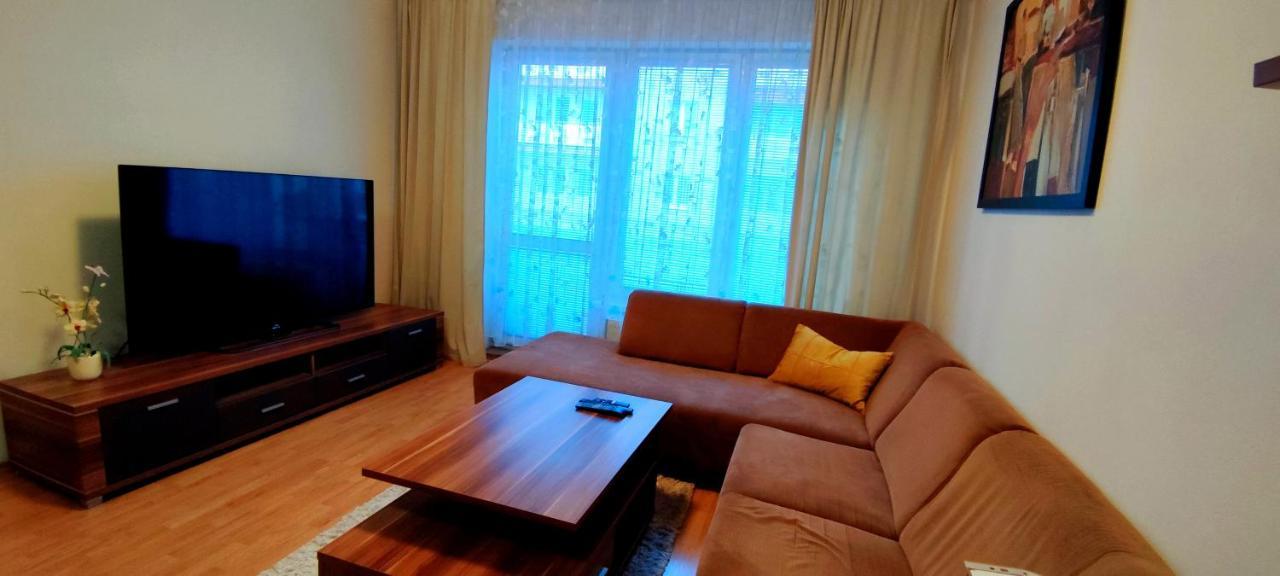 Appartamento 2 Izbovy Byt 60M2 V Centre Na Bakossovej, 24H Self Checkin Banská Bystrica Esterno foto