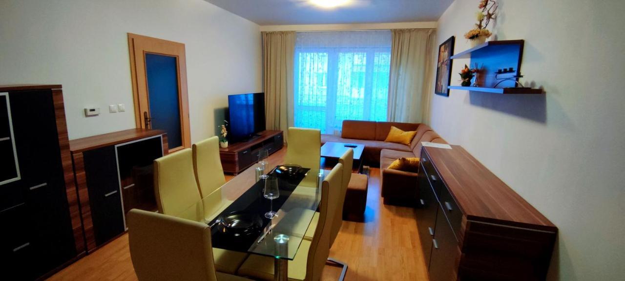 Appartamento 2 Izbovy Byt 60M2 V Centre Na Bakossovej, 24H Self Checkin Banská Bystrica Esterno foto
